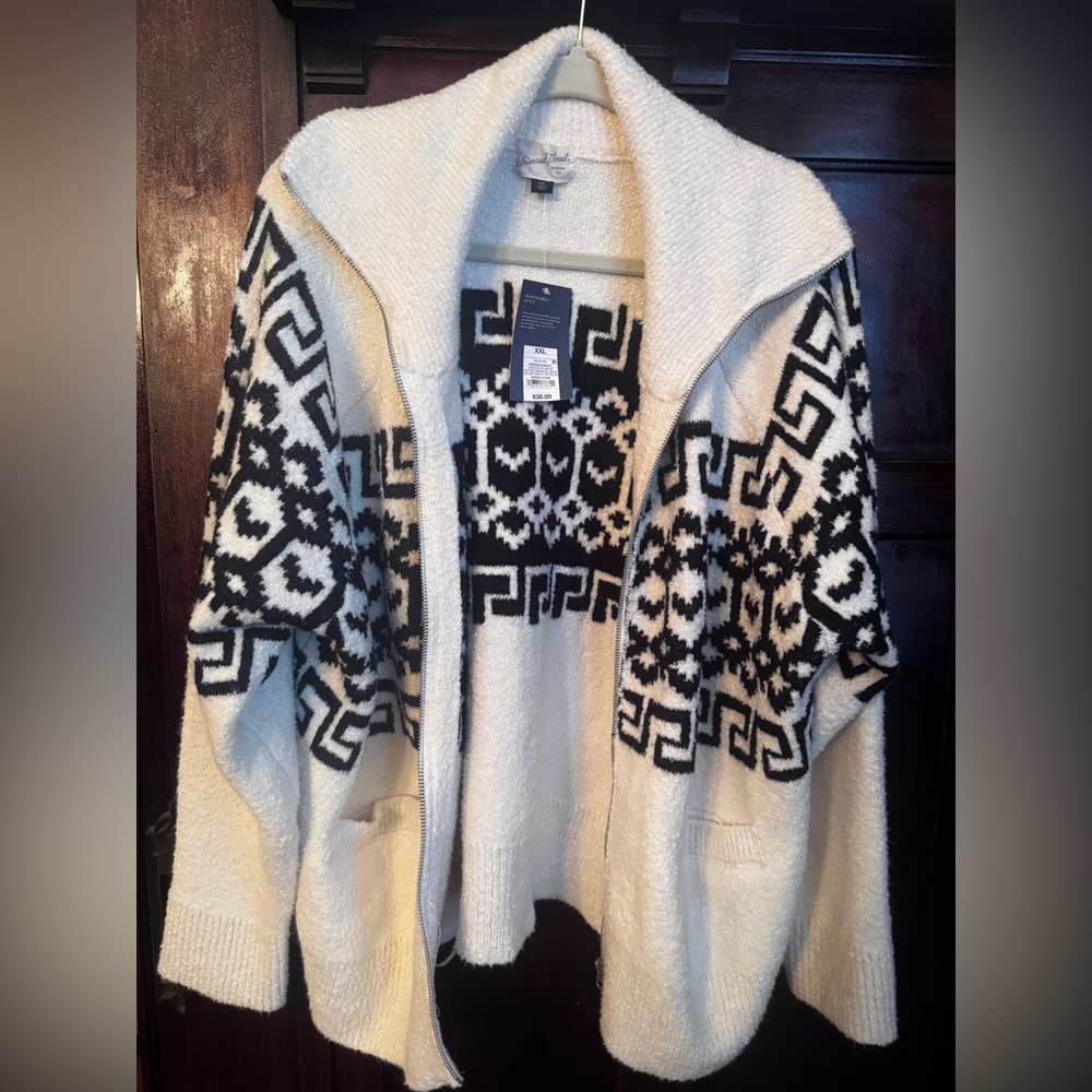 Universal Thread Black and White Geometric Cardigan
